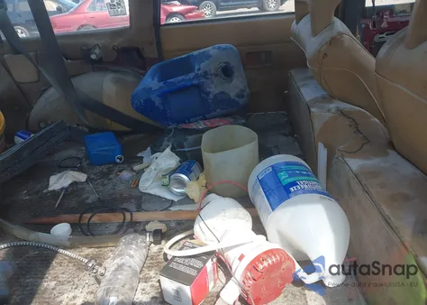 1986 Volvo 245 Dl/Gl z USA, uszkodzony, nr VIN YV1AX8855G1676859